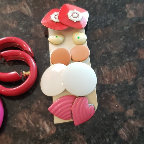 Lot of 9 pairs of mostly vintage earrings - Picture 3 of 3